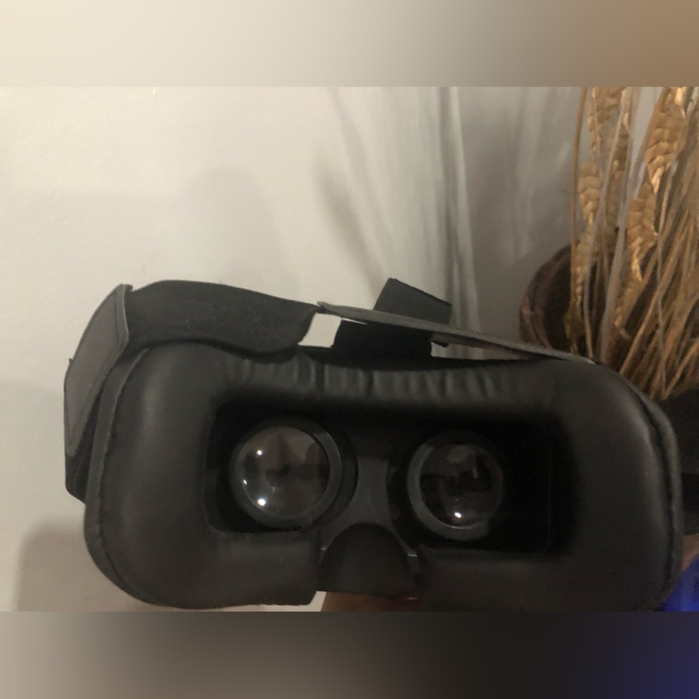 Virtual Reality Goggles - Picture 3 of 4